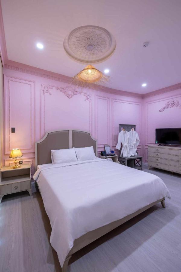 Pisces Hotel Hue Exterior photo