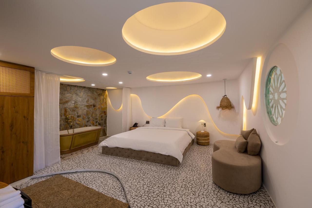 Pisces Hotel Hue Exterior photo