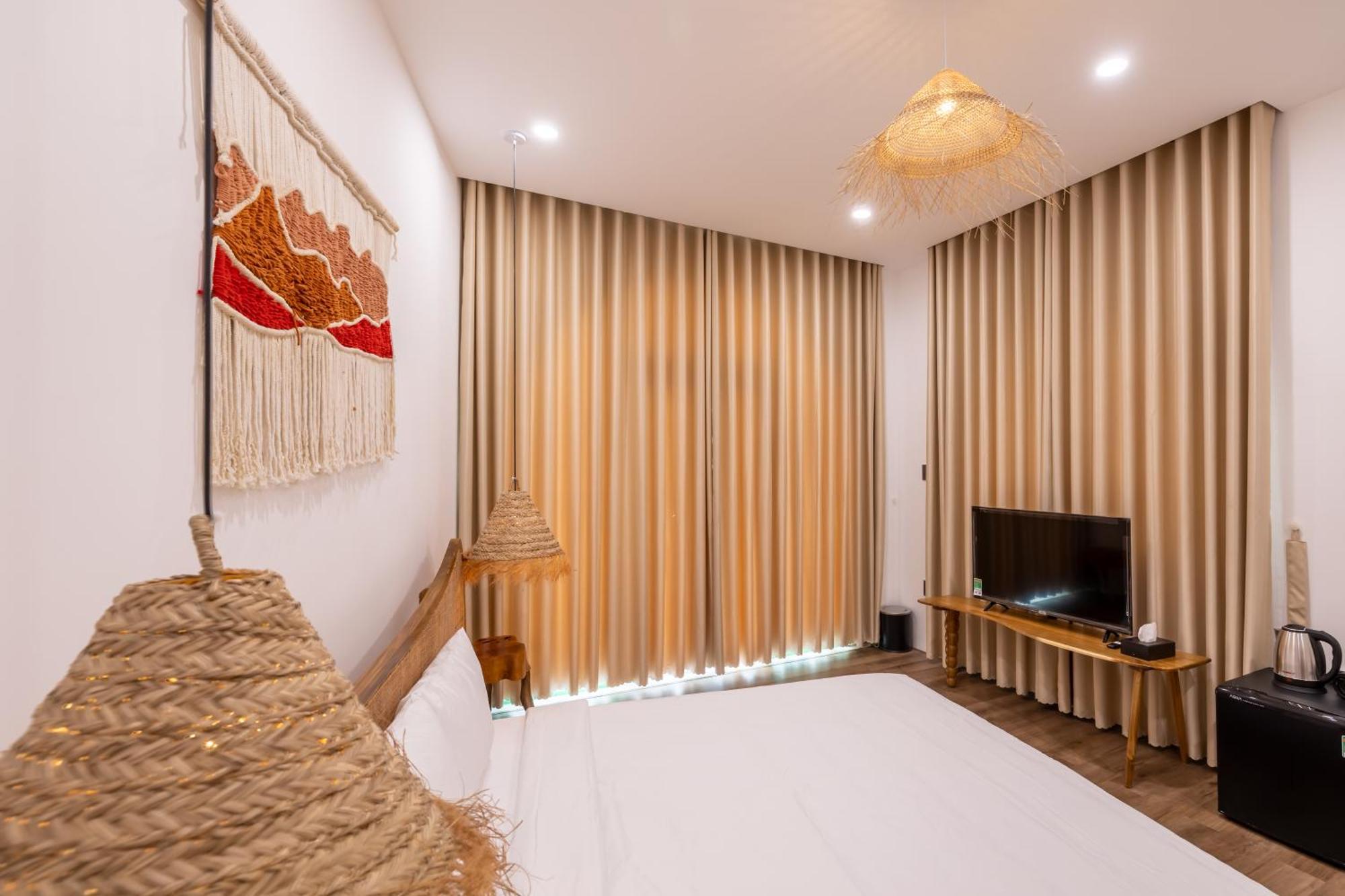 Pisces Hotel Hue Exterior photo