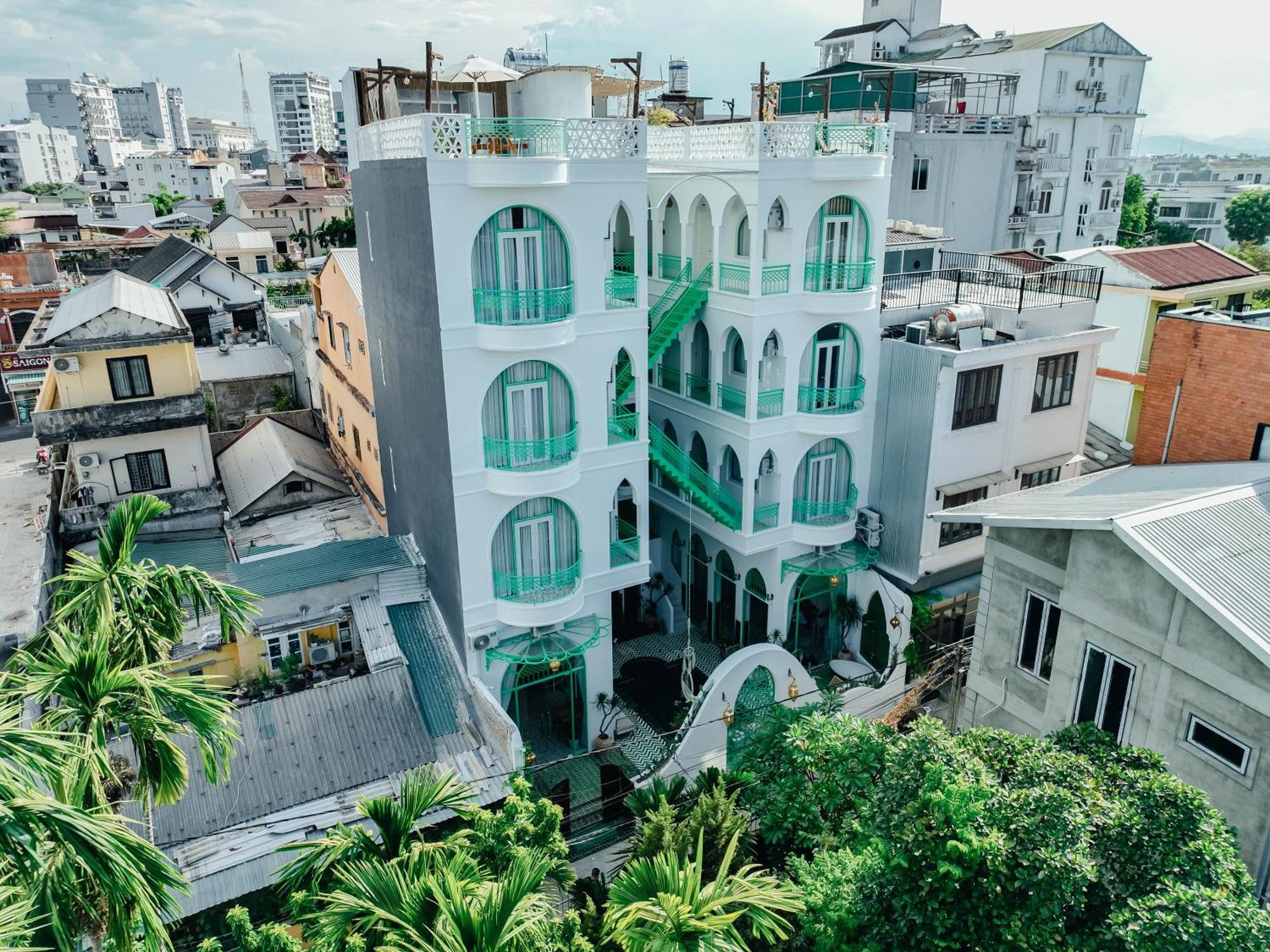Pisces Hotel Hue Exterior photo