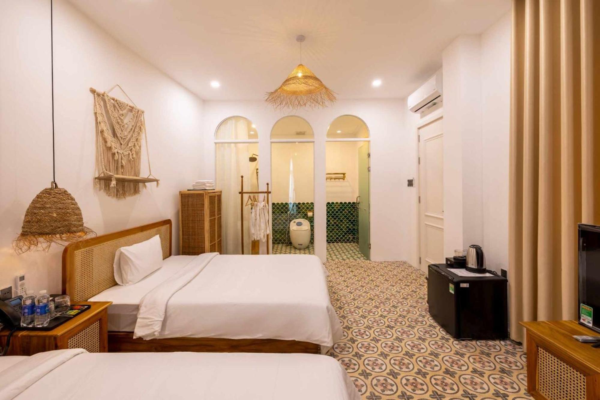 Pisces Hotel Hue Exterior photo