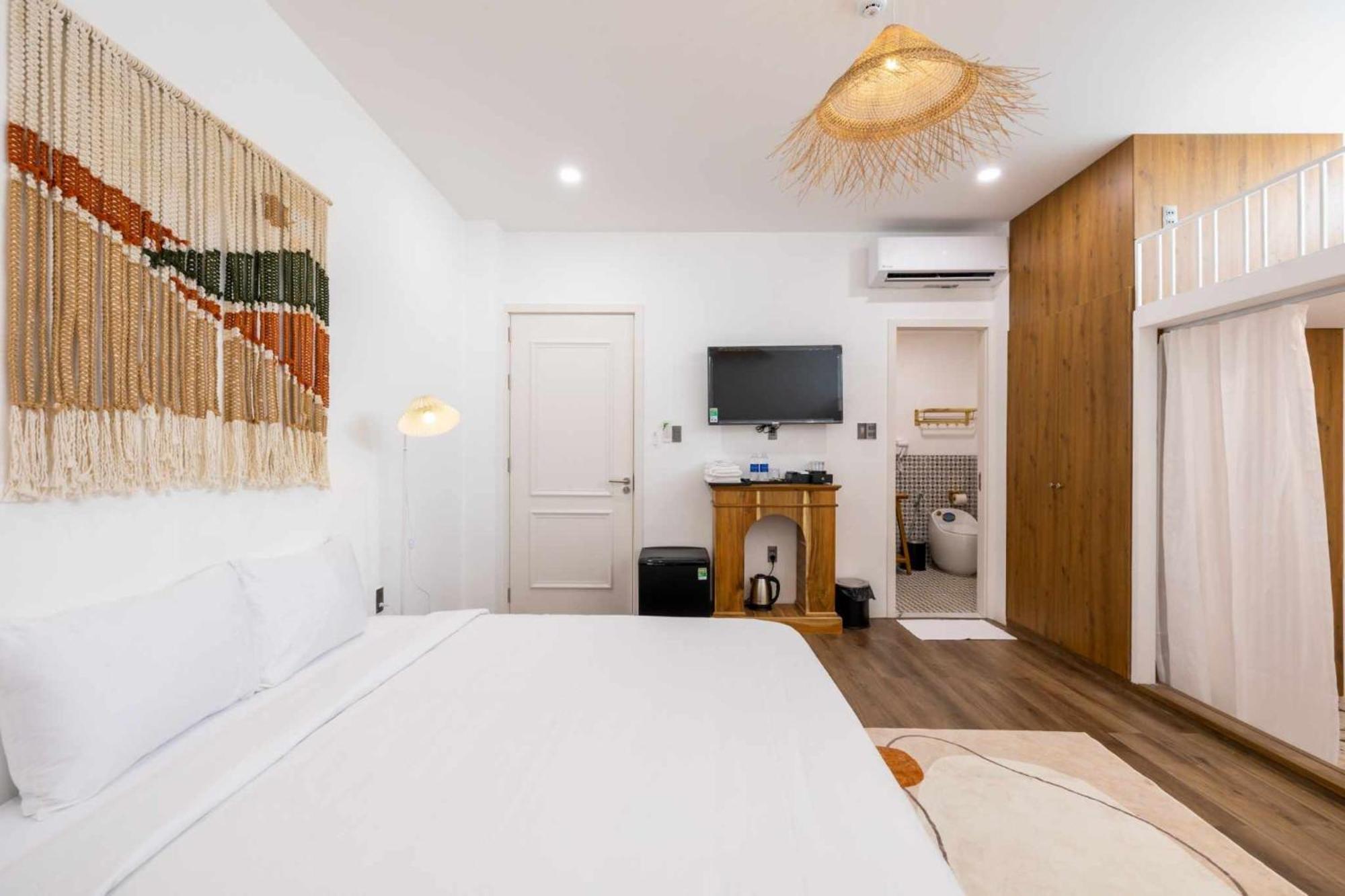 Pisces Hotel Hue Exterior photo
